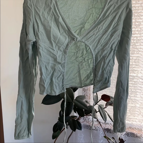 Brandy Melville Cutout Long Sleeve - Picture 4 of 6